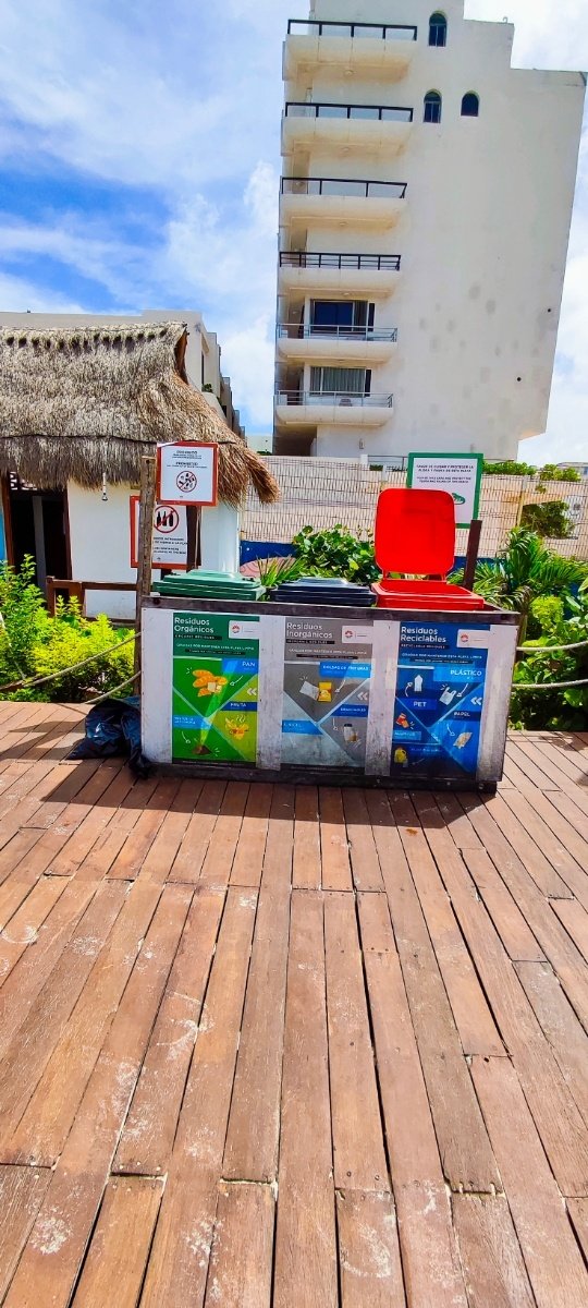 Estación de reciclaje ecológica en Playa Marlín.. © 2024 Castor Daniel Oregel Maldonado